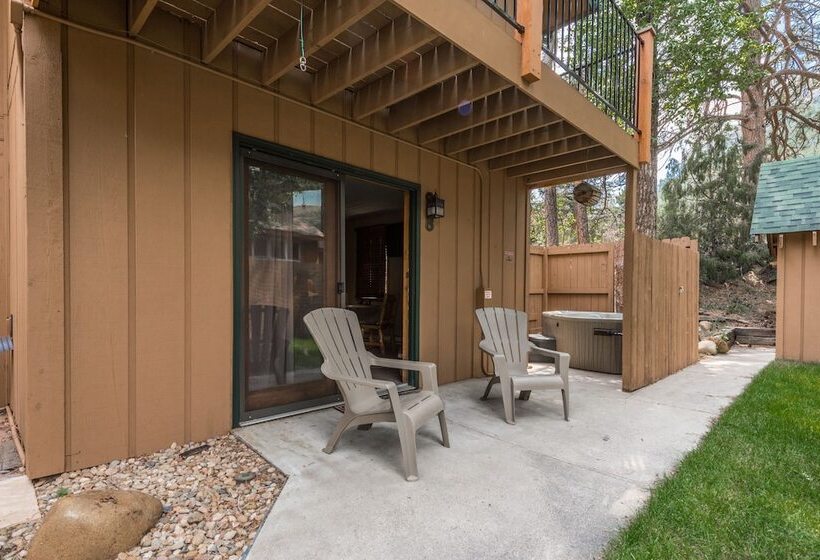 فندق 4 Seasons Inn On Fall River