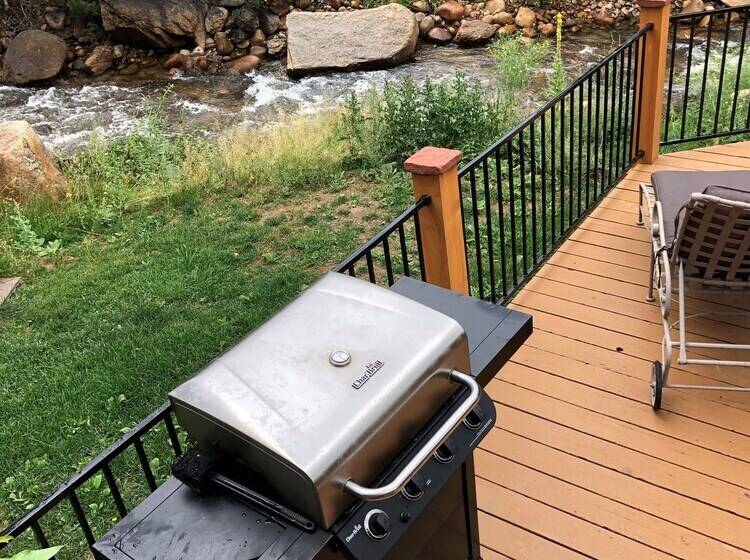 فندق 4 Seasons Inn On Fall River