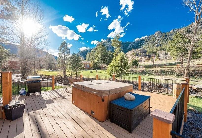 فندق 4 Seasons Inn On Fall River