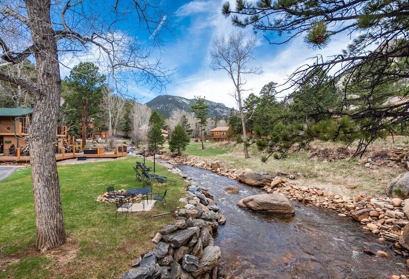 فندق 4 Seasons Inn On Fall River