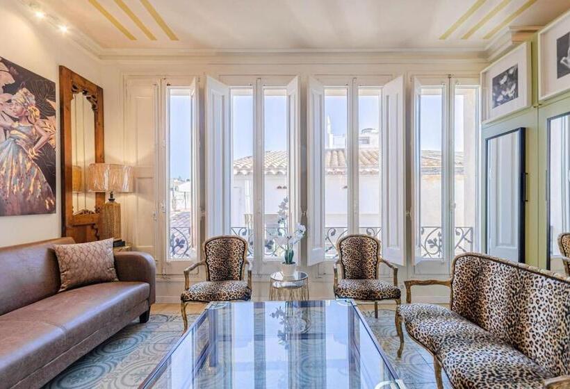 هتل El Petit Palauet