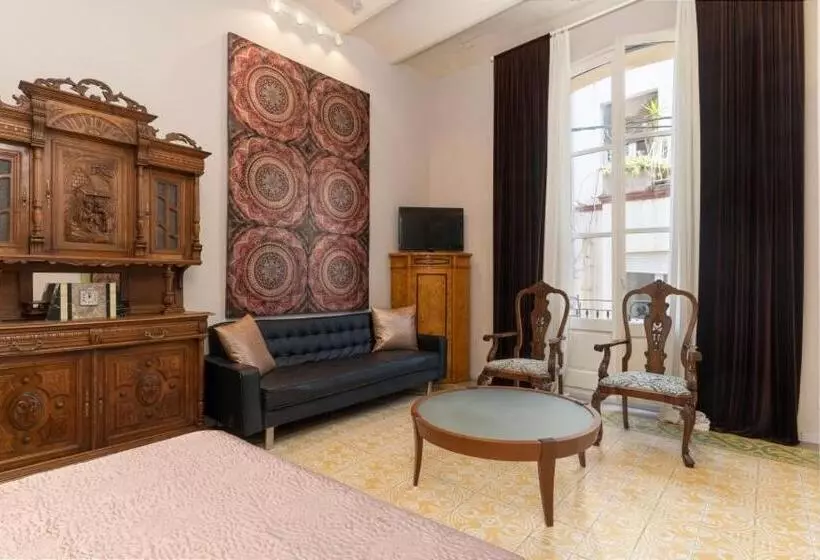 هتل El Petit Palauet