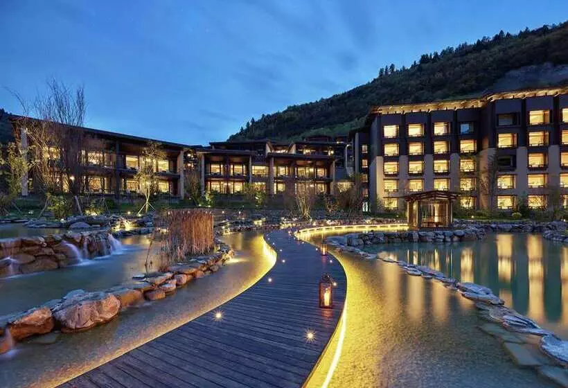 Hotelli Hilton Jiuzhaigou Resort