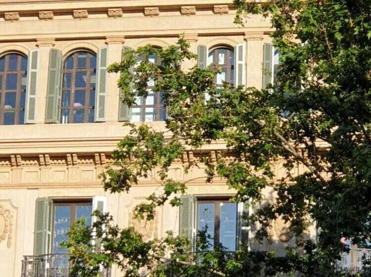 هتل Hostal Absolut Stay