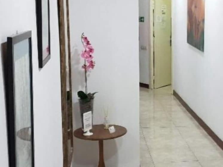 هتل Hostal Absolut Stay