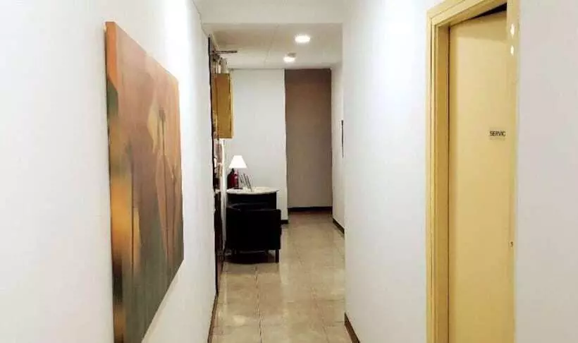 هتل Hostal Absolut Stay