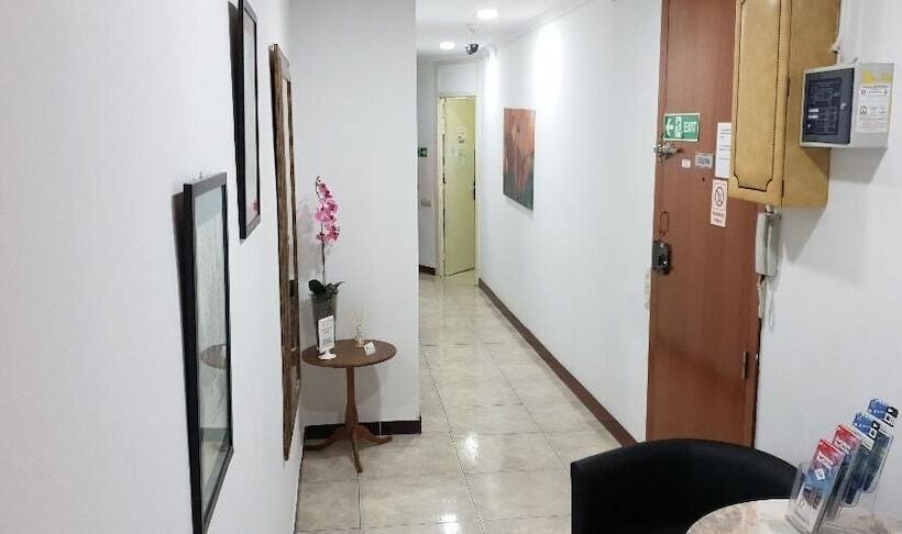 هتل Hostal Absolut Stay