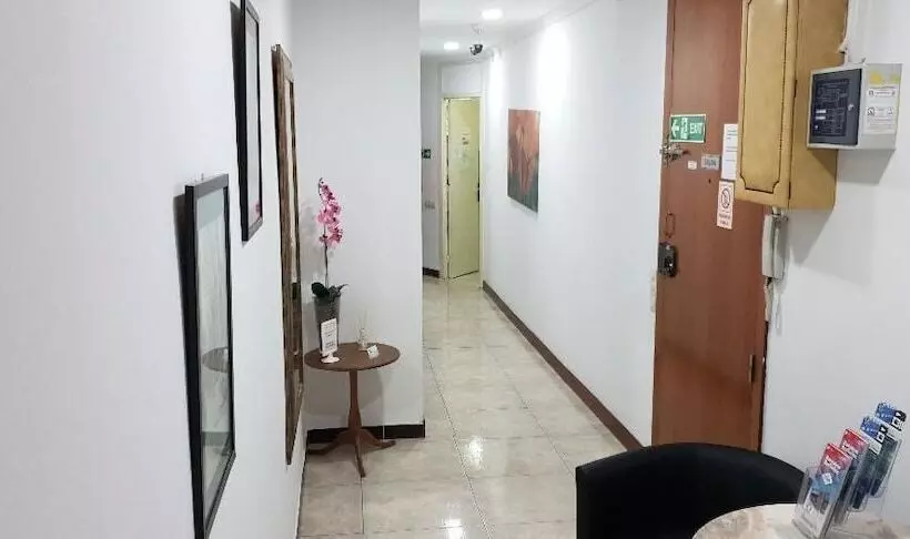 هتل Hostal Absolut Stay