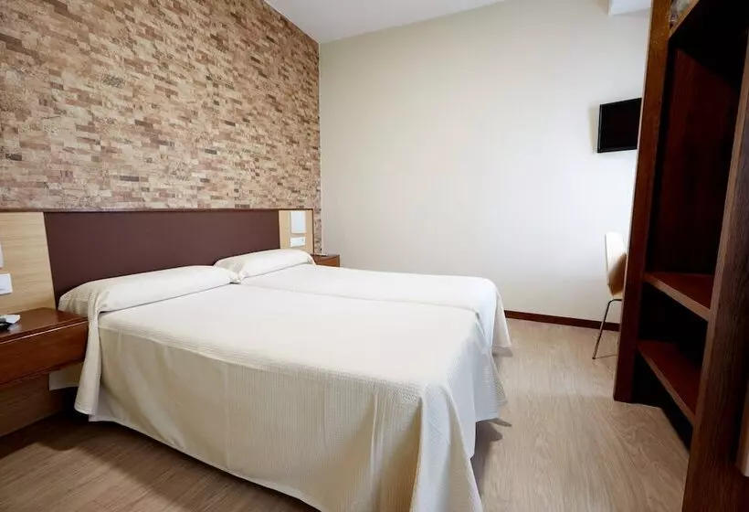 هتل Hostal Campo Nuevo