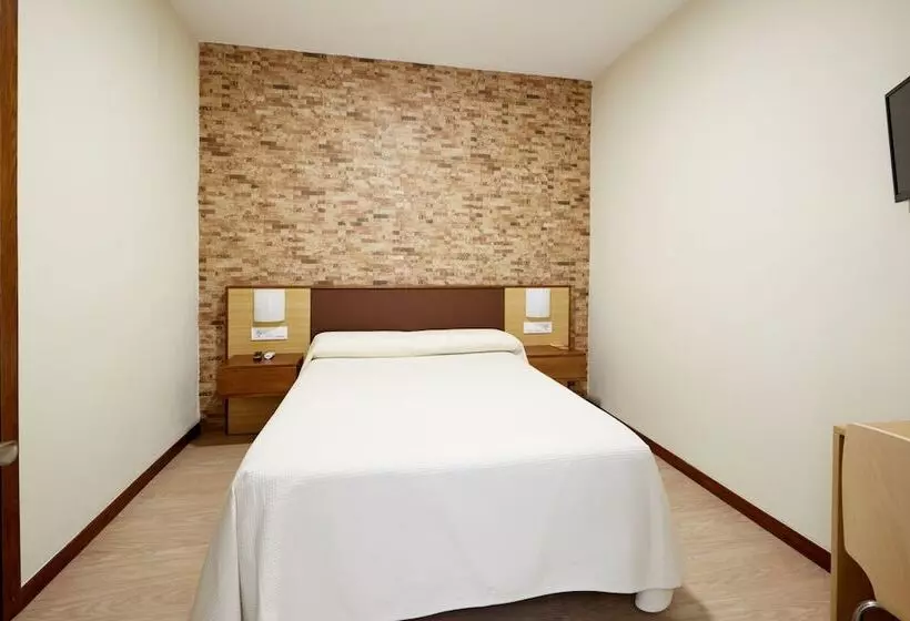هتل Hostal Campo Nuevo
