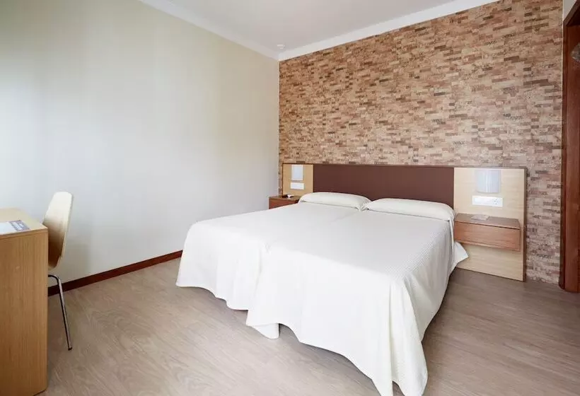 هتل Hostal Campo Nuevo