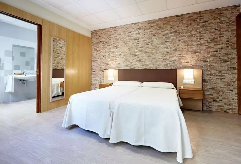 هتل Hostal Campo Nuevo