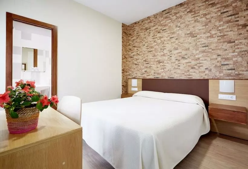 هتل Hostal Campo Nuevo