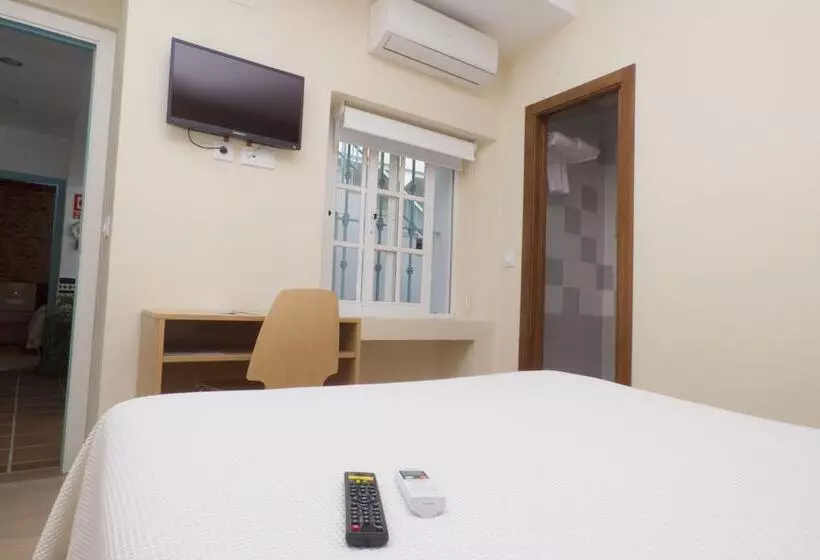 هتل Hostal Campo Nuevo