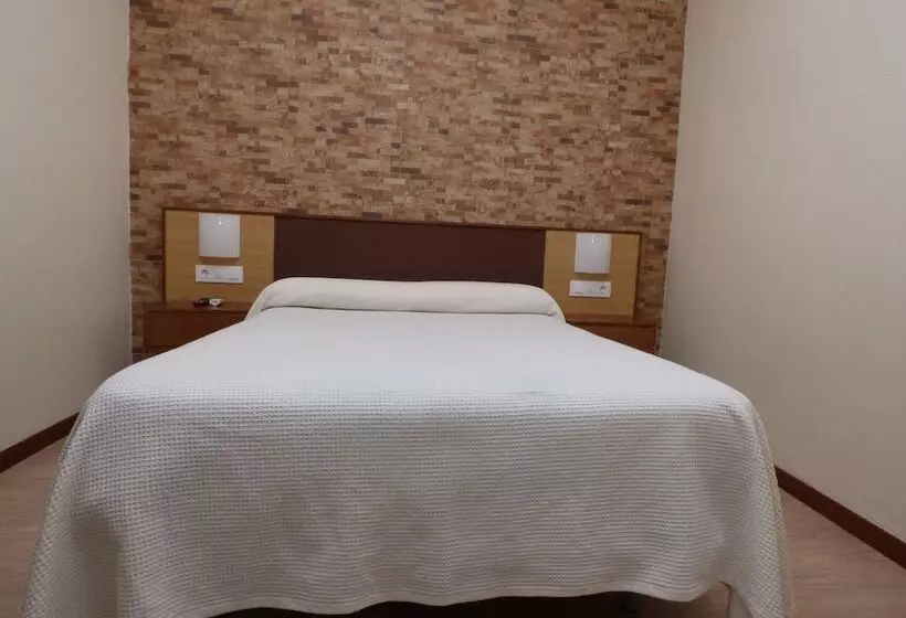 هتل Hostal Campo Nuevo