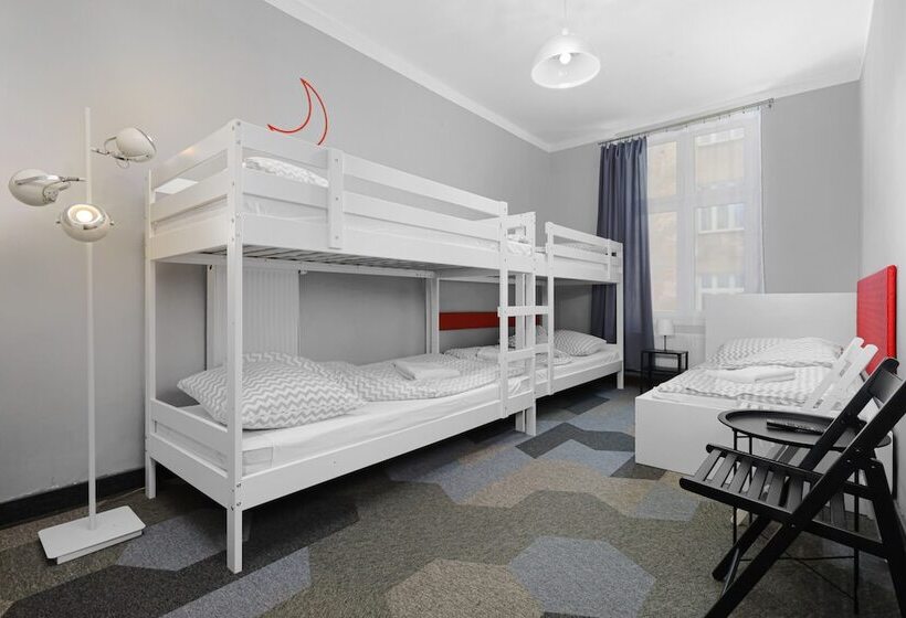 בית מלון כפרי Moon Hostel Kraków