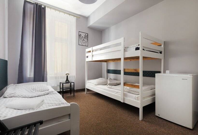 בית מלון כפרי Moon Hostel Kraków