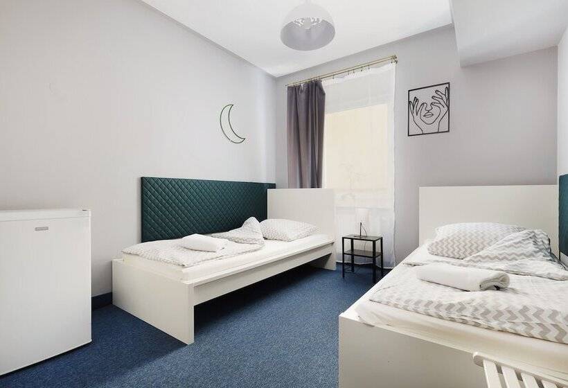 בית מלון כפרי Moon Hostel Kraków