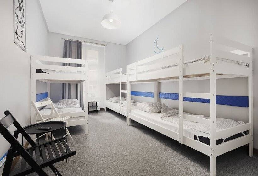 בית מלון כפרי Moon Hostel Kraków