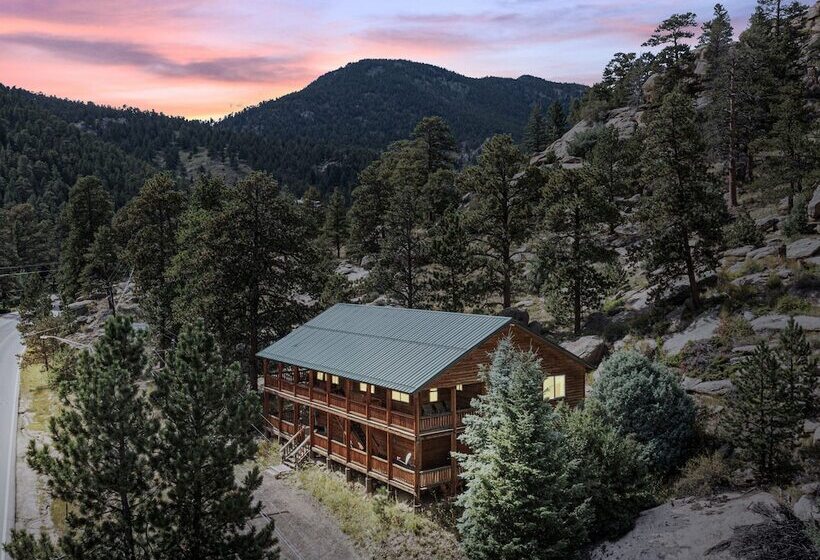 فندق Pine Haven Resort