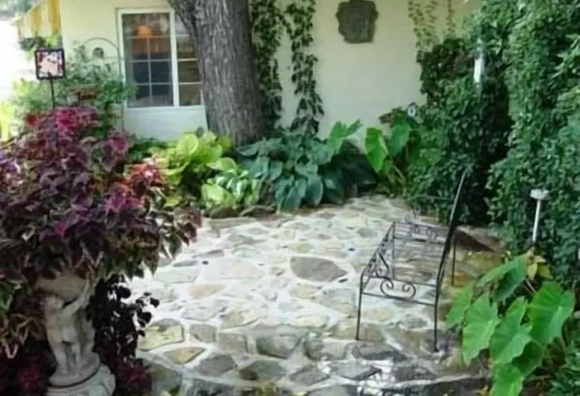 ホテル Sherwood Court Cottages & Guest Rooms