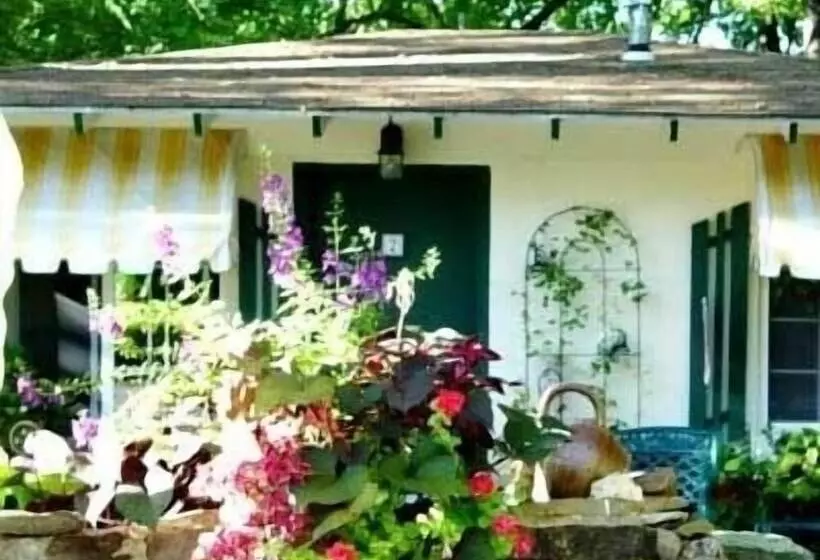 ホテル Sherwood Court Cottages & Guest Rooms