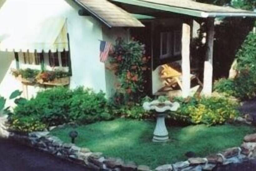 فندق Sherwood Court Cottages & Guest Rooms