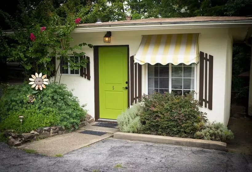 ホテル Sherwood Court Cottages & Guest Rooms
