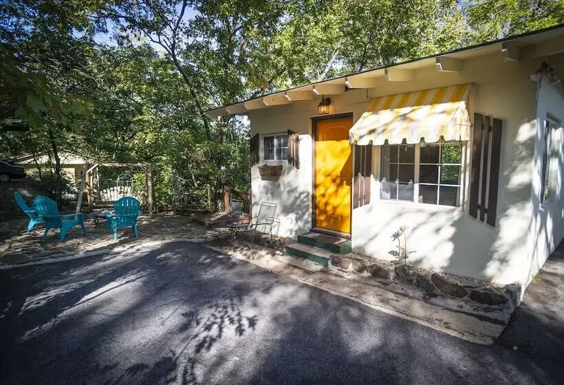 ホテル Sherwood Court Cottages & Guest Rooms