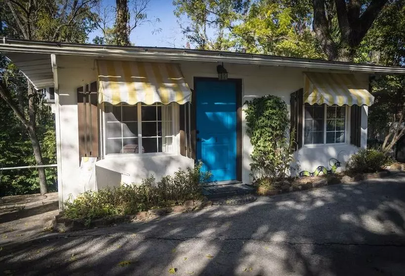 ホテル Sherwood Court Cottages & Guest Rooms