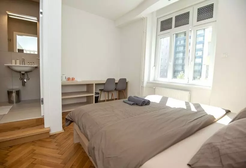 هتل Viva Rooms