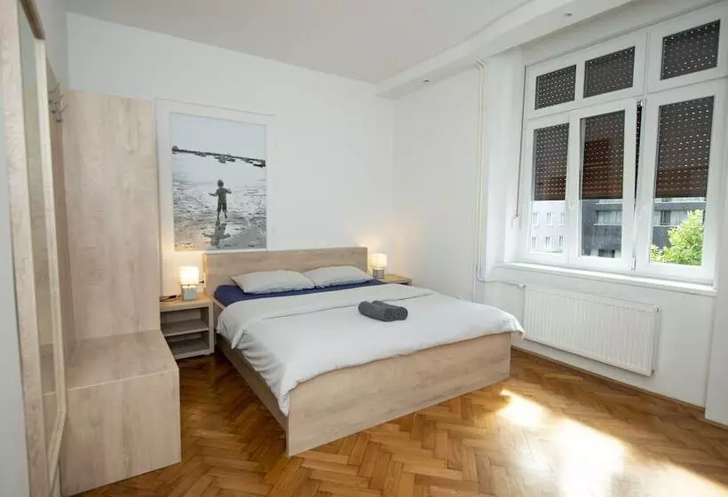 هتل Viva Rooms