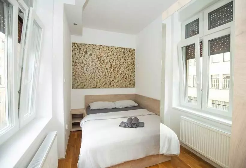 هتل Viva Rooms
