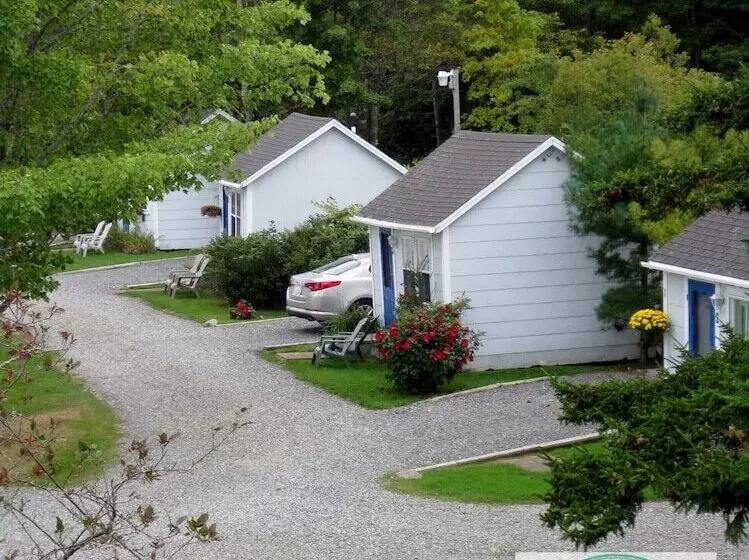 Isleview Motel And Cottages