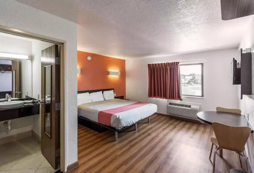 Motel 6 Dallas, Tx  South