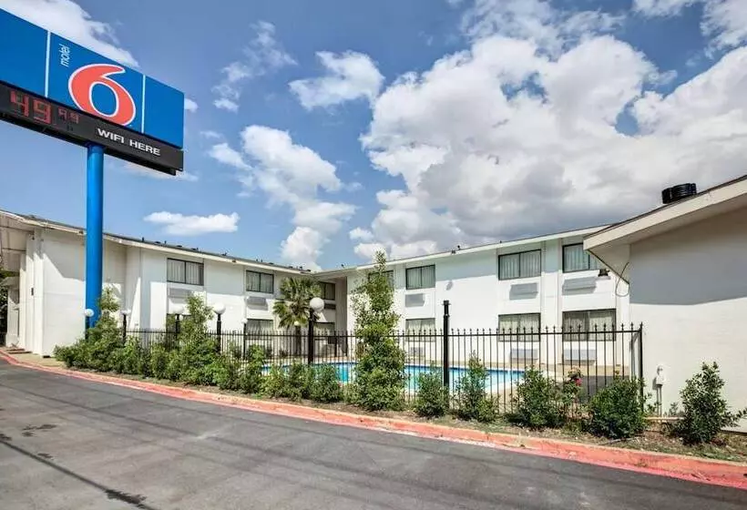 Motel 6 Dallas, Tx  South