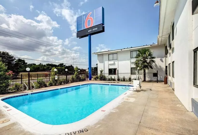 Motel 6 Dallas, Tx  South
