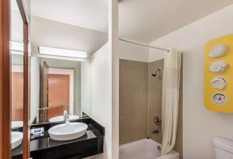 Motel 6 Dallas, Tx  South