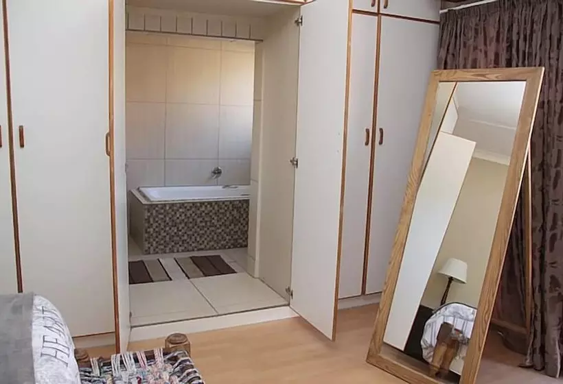 ペンション Airport Bed And Breakfast
