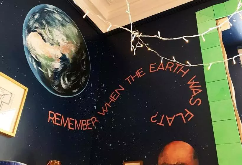 Supernova Hostel & Café