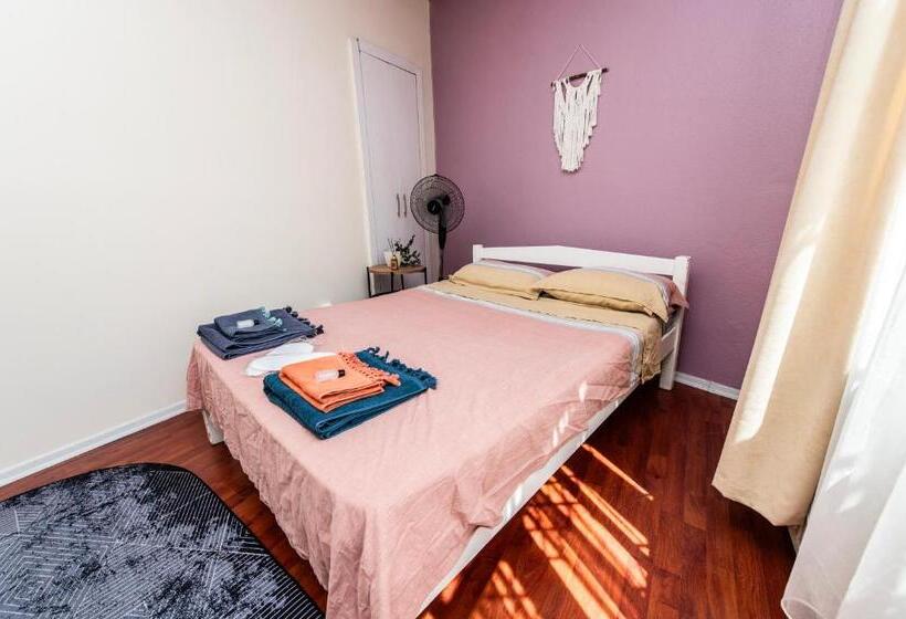 住宿加早餐  Kadıköy ün Merkezinde Oda