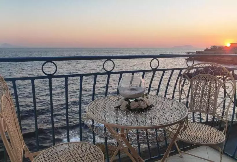 تختخواب و صبحانه Lo Scrigno Sul Mare