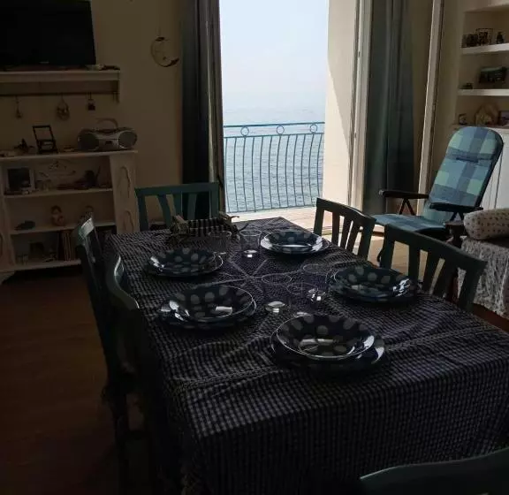 تختخواب و صبحانه Lo Scrigno Sul Mare