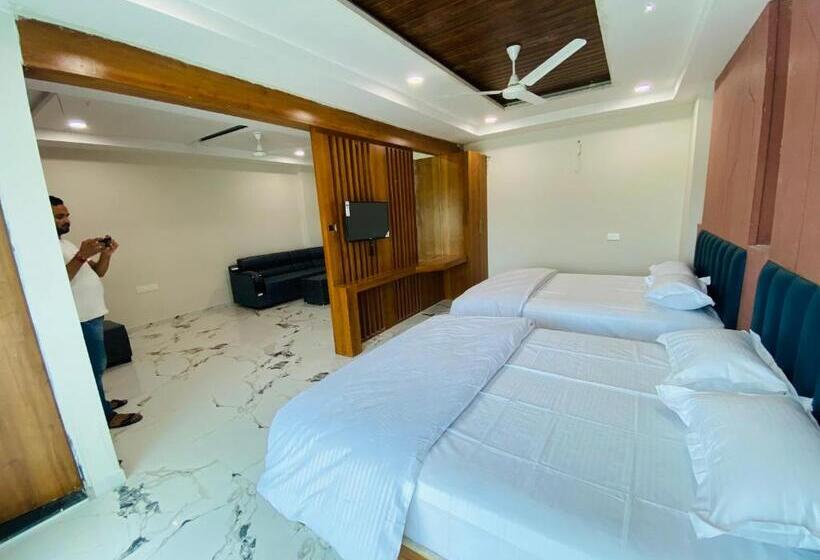 ホテル Kardhar Inn