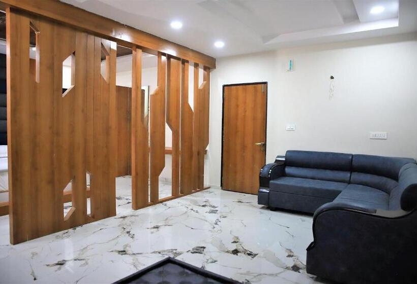 ホテル Kardhar Inn