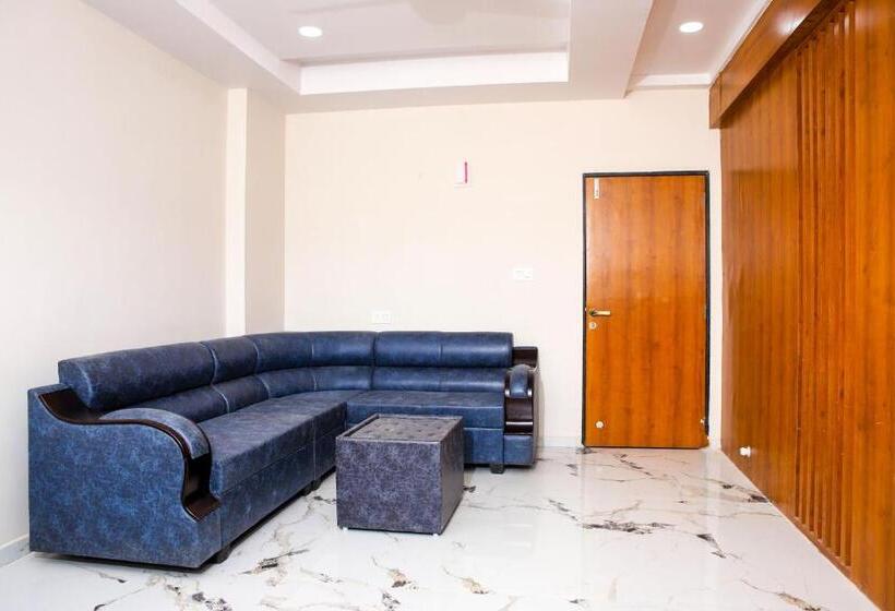 ホテル Kardhar Inn