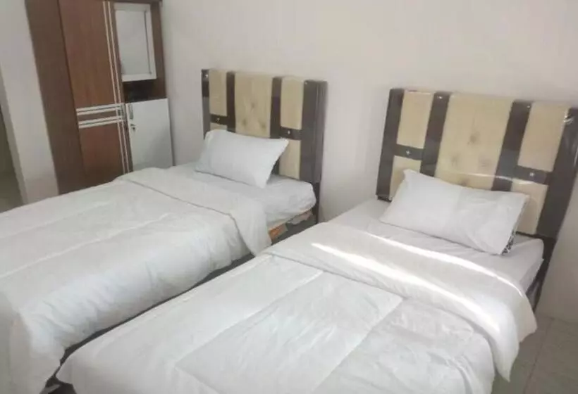 Hotelli Oyo 93088 Celine Home Syariah