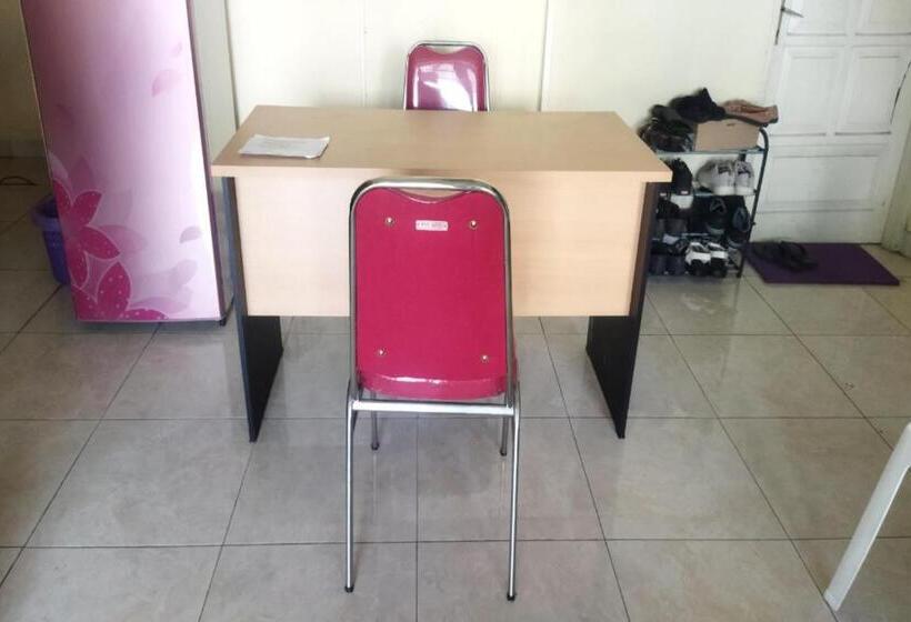 هتل Oyo 93088 Celine Home Syariah