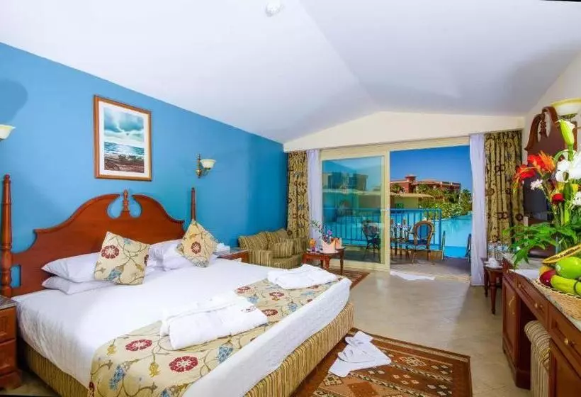 هتل Titanic Aqua Park Resort Fun City