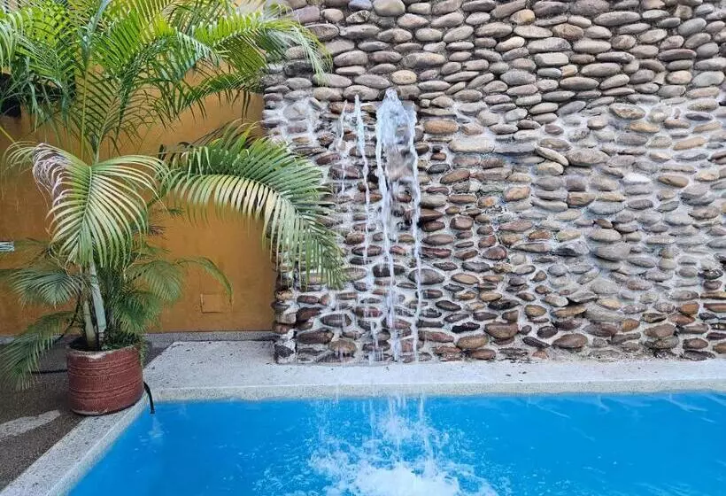Hotelli Victoria Queen Villavieja